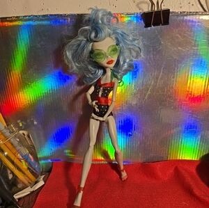 032926 Monster High: The Original Ghoulia in Skull Shores G1# studio 12#